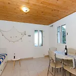 House Ule * Zrnovo