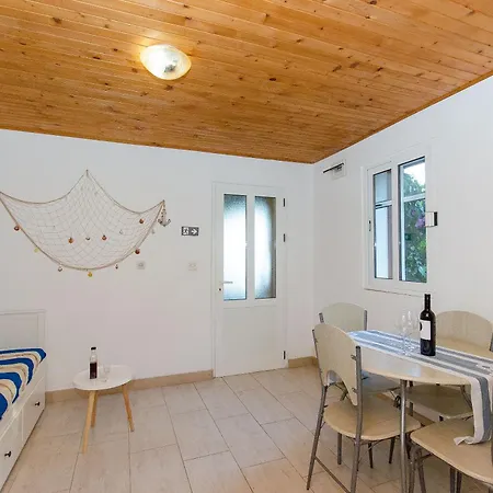 House Ule * Zrnovo