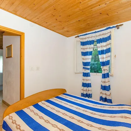 House Ule Zrnovo